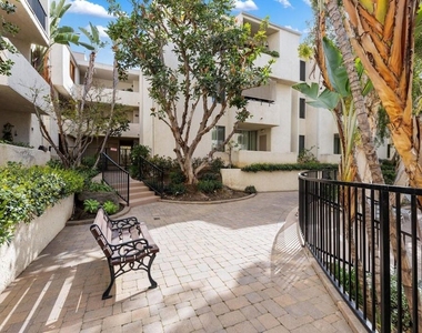 5325 Newcastle Avenue - Photo Thumbnail 47