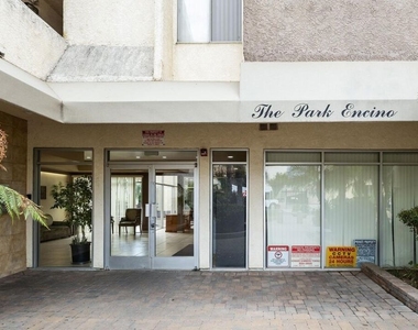 5325 Newcastle Avenue - Photo Thumbnail 17