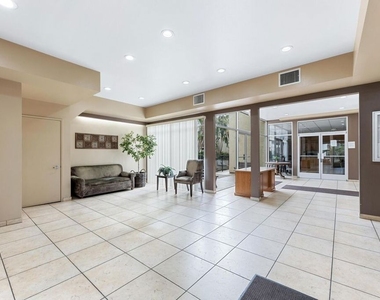 5325 Newcastle Avenue - Photo Thumbnail 19