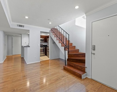 5325 Newcastle Avenue - Photo Thumbnail 24