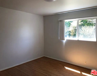 7805 Airport Boulevard - Photo Thumbnail 4