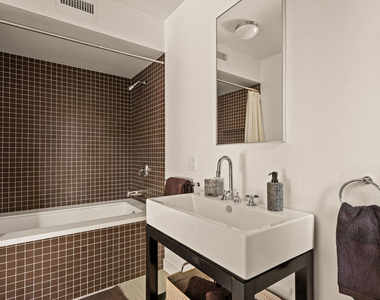17352 Magnolia Boulevard - Photo Thumbnail 28
