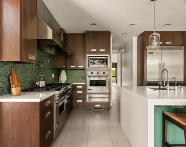 17352 Magnolia Boulevard - Photo Thumbnail 13
