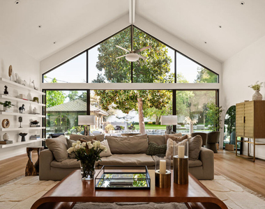 17352 Magnolia Boulevard - Photo Thumbnail 9