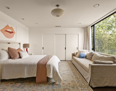 17352 Magnolia Boulevard - Photo Thumbnail 18