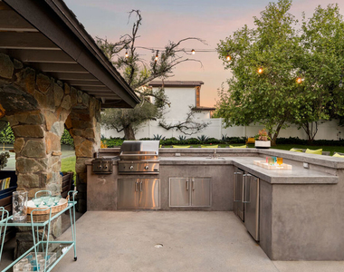 17352 Magnolia Boulevard - Photo Thumbnail 7