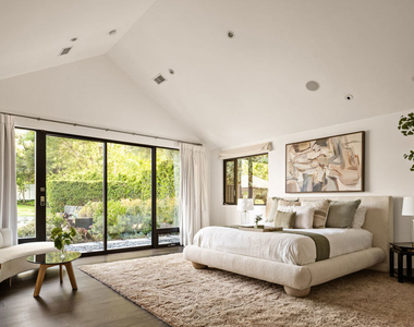 17352 Magnolia Boulevard - Photo Thumbnail 16