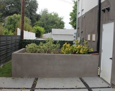 5242 Tilden Avenue - Photo Thumbnail 11