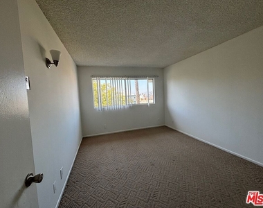 124 N Oxford Avenue - Photo Thumbnail 8