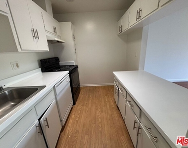 124 N Oxford Avenue - Photo Thumbnail 9