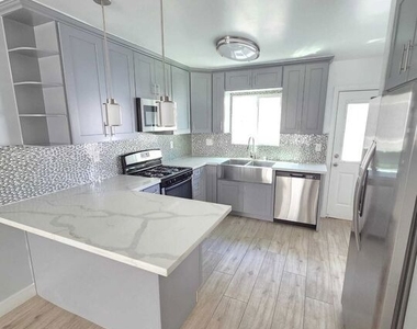 5341 Vantage Avenue - Photo Thumbnail 4