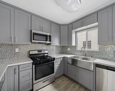 5341 Vantage Avenue - Photo Thumbnail 3