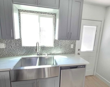 5341 Vantage Avenue - Photo Thumbnail 3