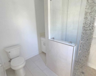 5341 Vantage Avenue - Photo Thumbnail 10