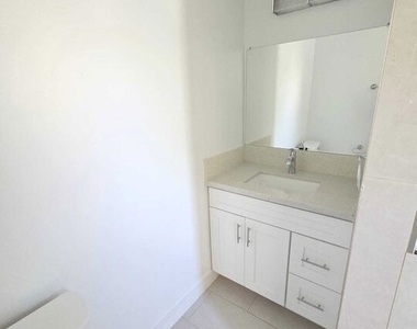 5341 Vantage Avenue - Photo Thumbnail 11