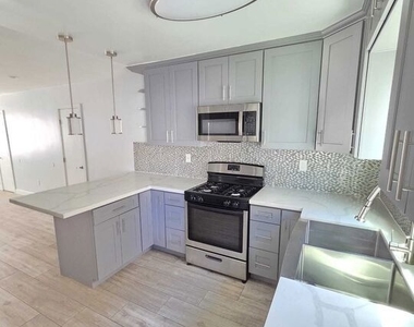5341 Vantage Avenue - Photo Thumbnail 1