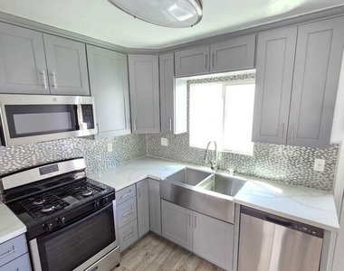 5341 Vantage Avenue - Photo Thumbnail 2