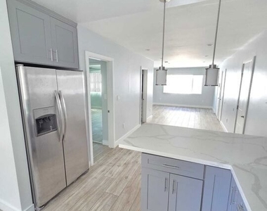 5341 Vantage Avenue - Photo Thumbnail 5
