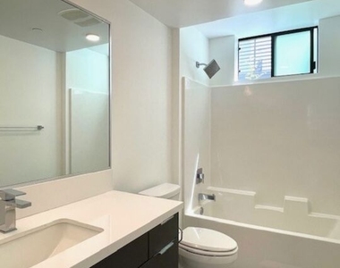 14612 Calvert Street - Photo Thumbnail 17