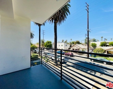 14612 Calvert Street - Photo Thumbnail 3