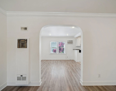 7942 Fountain Avenue - Photo Thumbnail 3
