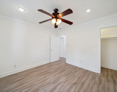 7942 Fountain Avenue - Photo Thumbnail 11