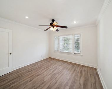 7942 Fountain Avenue - Photo Thumbnail 10