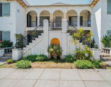 7942 Fountain Avenue - Photo Thumbnail 14
