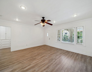 7942 Fountain Avenue - Photo Thumbnail 2