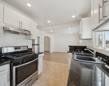 7942 Fountain Avenue - Photo Thumbnail 8