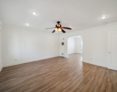 7942 Fountain Avenue - Photo Thumbnail 4