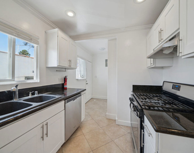 7942 Fountain Avenue - Photo Thumbnail 7