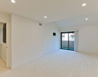 6930 De Celis Place - Photo Thumbnail 13