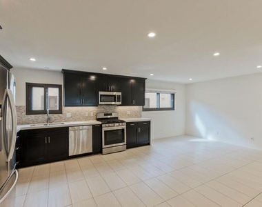 6930 De Celis Place - Photo Thumbnail 3