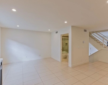 6930 De Celis Place - Photo Thumbnail 7