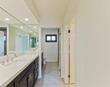6930 De Celis Place - Photo Thumbnail 10