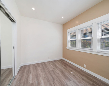 1821 W 42nd Place - Photo Thumbnail 12