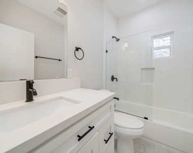 1821 W 42nd Place - Photo Thumbnail 11