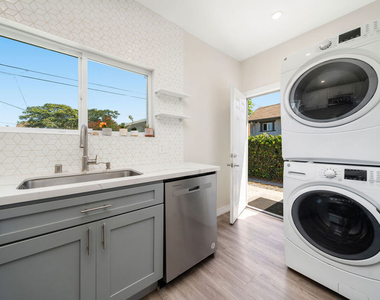 1821 W 42nd Place - Photo Thumbnail 6