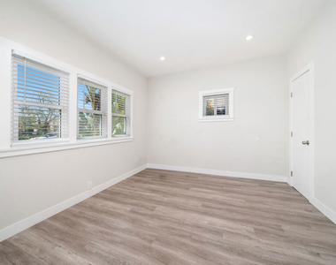 1821 W 42nd Place - Photo Thumbnail 10