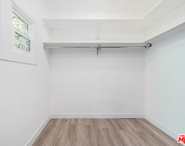 1821 W 42nd Place - Photo Thumbnail 8
