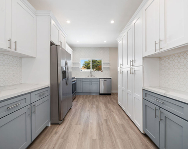 1821 W 42nd Place - Photo Thumbnail 4