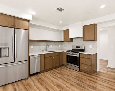 1122 N Beachwood Drive - Photo Thumbnail 1