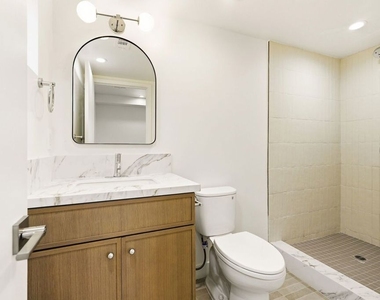 1122 N Beachwood Drive - Photo Thumbnail 4
