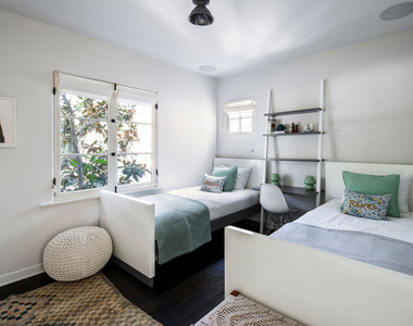 3787 Glenfeliz Boulevard - Photo Thumbnail 33