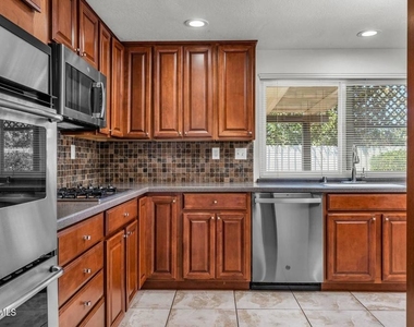 418 Ramble Ridge Drive - Photo Thumbnail 9