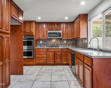418 Ramble Ridge Drive - Photo Thumbnail 10