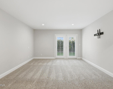 3235 Sierra Drive - Photo Thumbnail 14