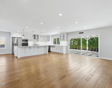 3235 Sierra Drive - Photo Thumbnail 7