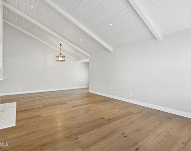 3235 Sierra Drive - Photo Thumbnail 4